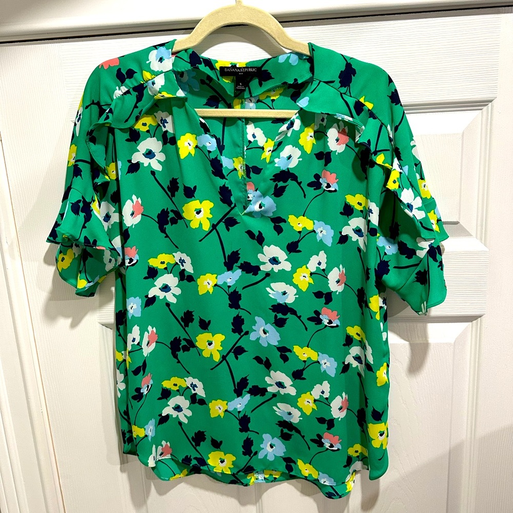 Banana Republic V-Neck top